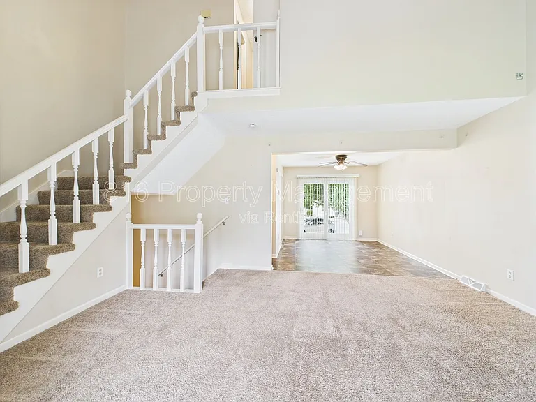 166 SW Robin Rd — Photo 6