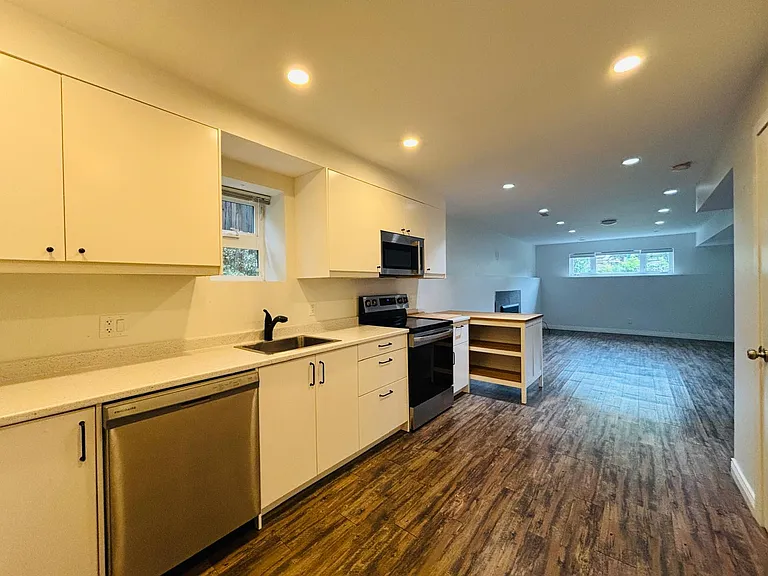 2629 E 6th Ave — Photo 9