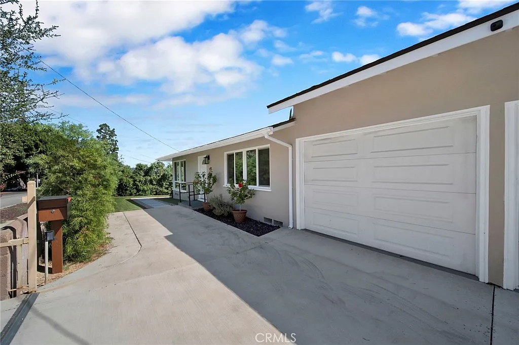 2 bed, 860 sqft, $3,990 — Photo 4