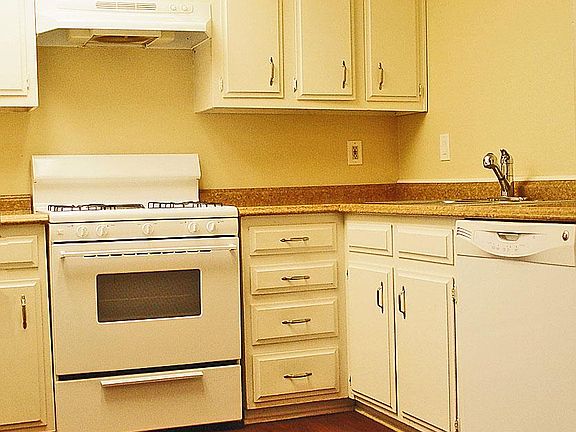 2nd image of 610 N Clementine St APT 4