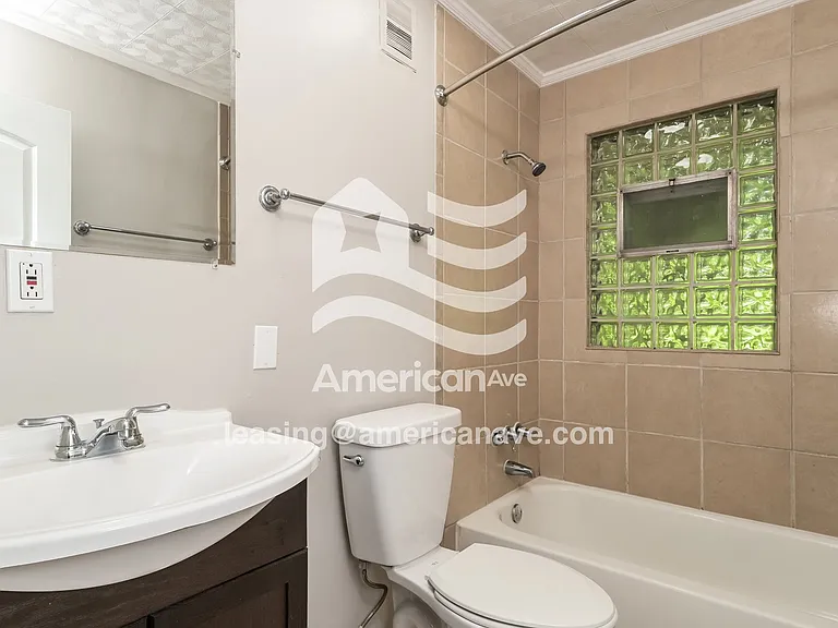332807_013_bathroom_13.jpg