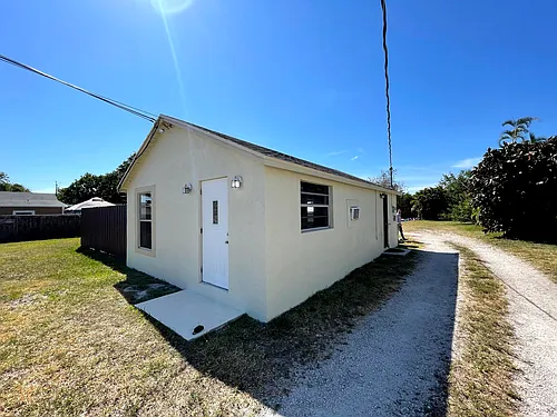 3901 Lakewood Rd #A Photo 1