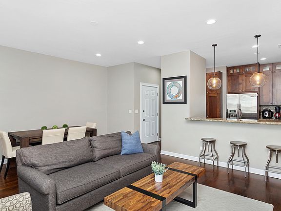 4th image of 1425 W Grand Ave #3W