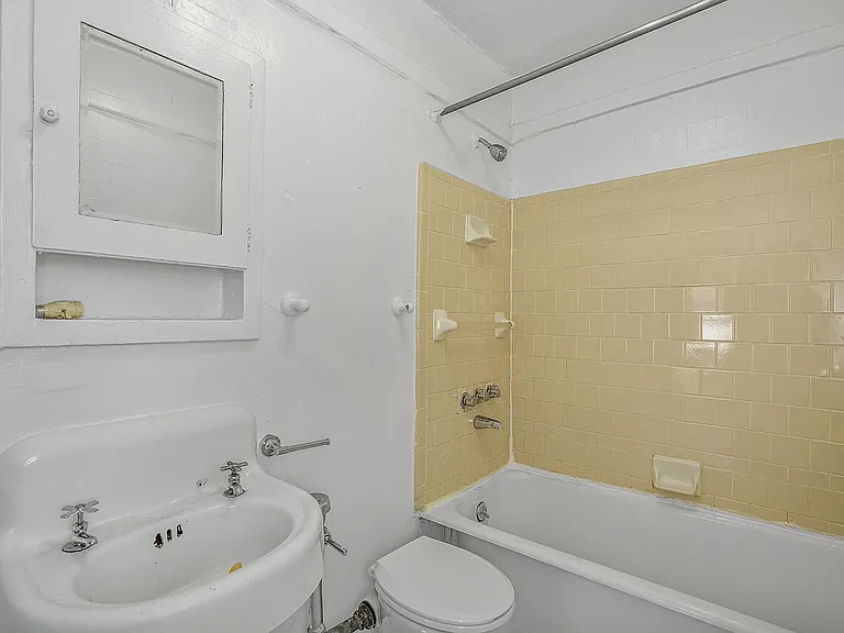 Highland Court — Photo 22