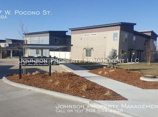 8737 W Pocono St, Garden City, ID 83714