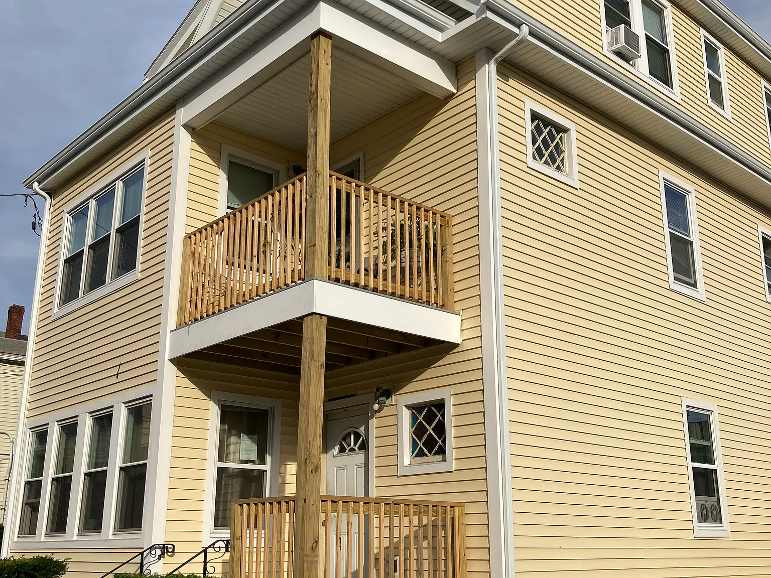 3 bed, 1100 sqft, $2,700 — Photo 1