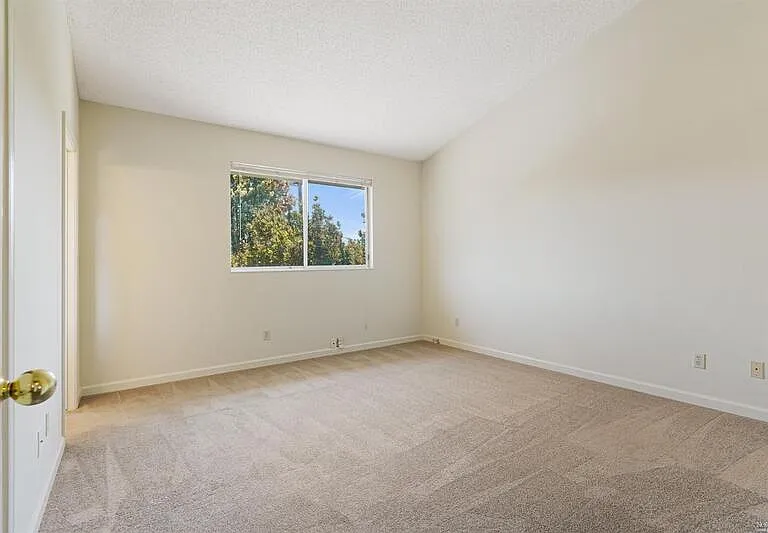 7 Meridian Cir — Photo 18