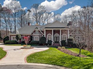 305 Trafalgar Pl, Matthews, NC 28105
