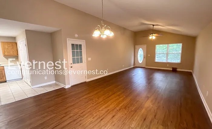 61 Corley Ave — Photo 6