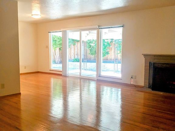 5th image of 1064 Hamshire Ct