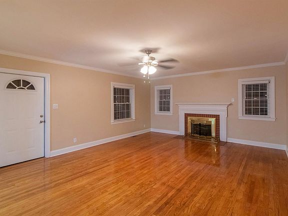 3rd image of 223 Boggs Ln