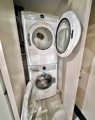 Rented by ERNY LLC | media 25