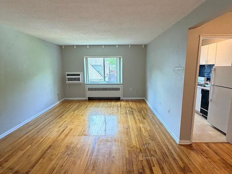 572 Whitney Ave #3E — Photo 2