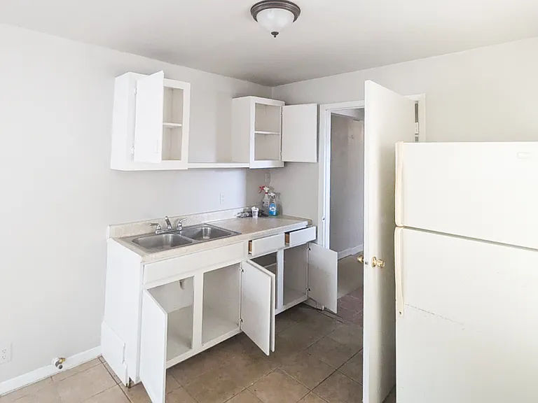 1326 Cantrell Dr #3 — Photo 3