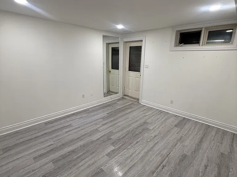 105A Gough Ave #LOWER — Photo 3