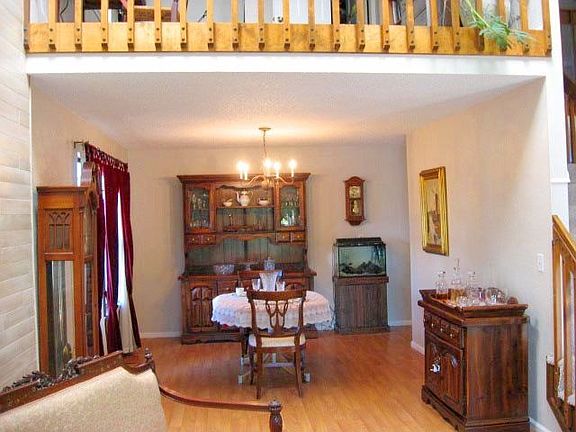 Dining room-pergo flrs. through most of main floor