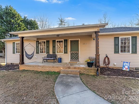 3rd image of 2765 Hollybrook Ln