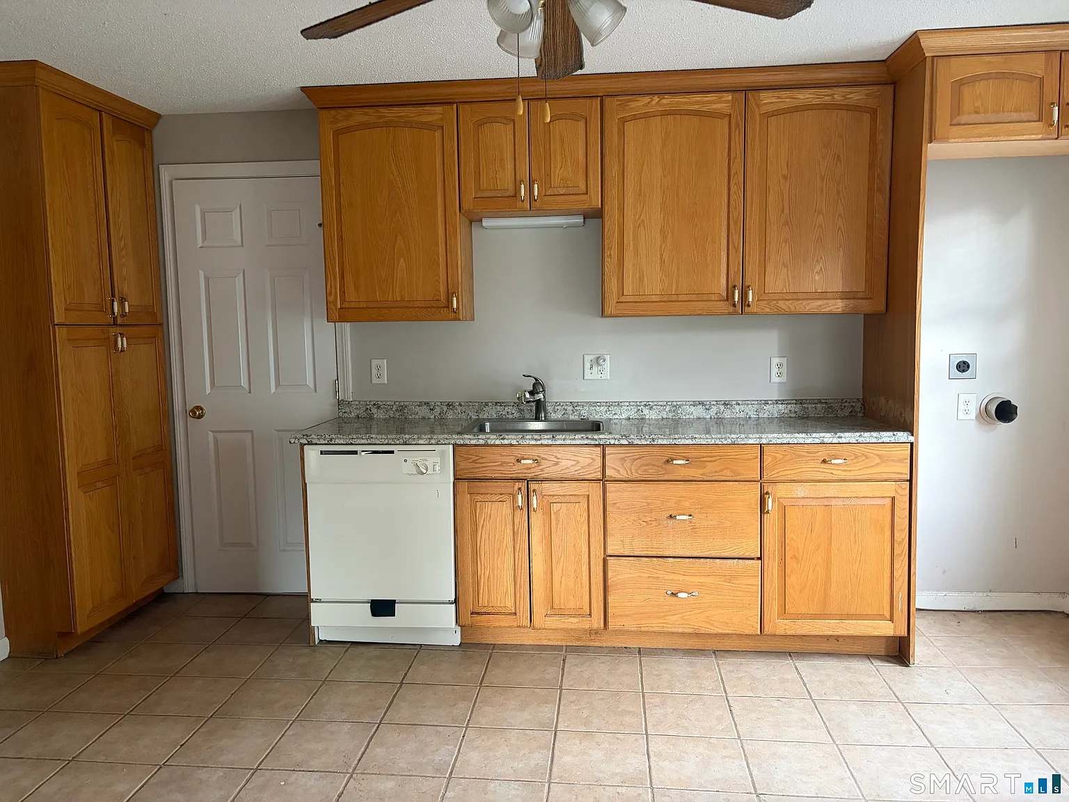 2 bed, 1.0 bath, 876 sqft, $1,875 — Photo 3