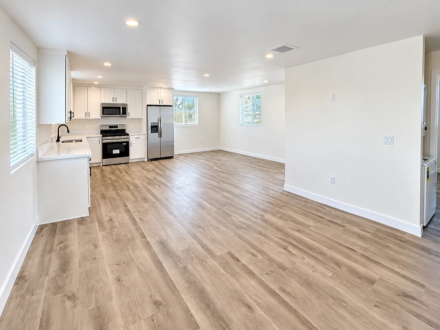 3 bed, 1295 sqft, $2,900 — Photo 4