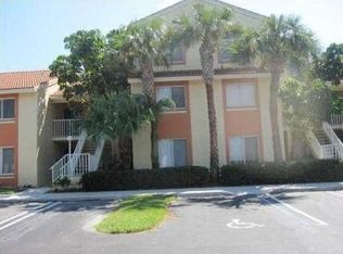 1016 The Pointe Dr, West Palm Beach, FL 33409