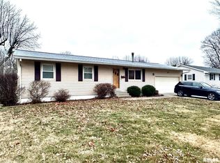 413 Southville Dr, Jacksonville, IL 62650