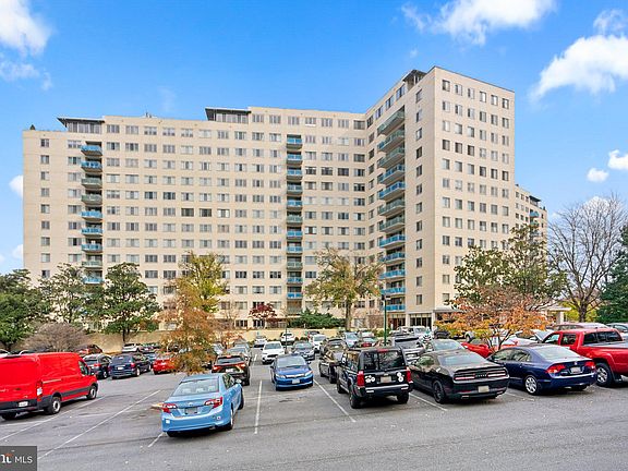 2nd image of 10201 Grosvenor Pl APT 824