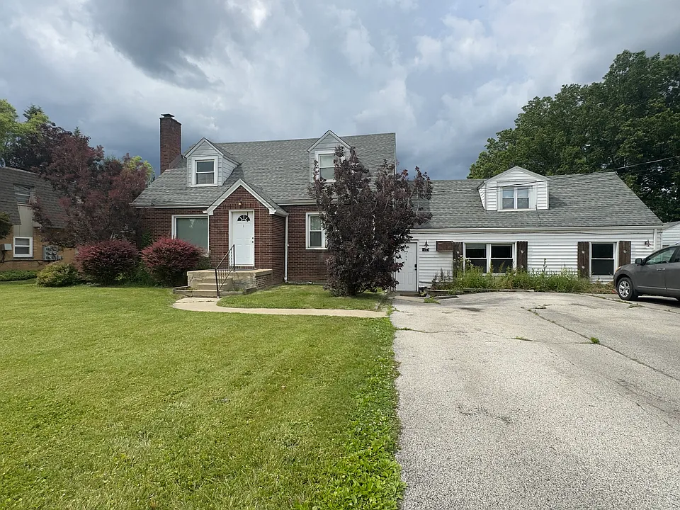 1320 W Montrose St #3