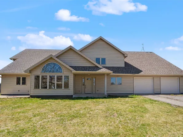 4224 20th St, Grinnell, IA 50112
