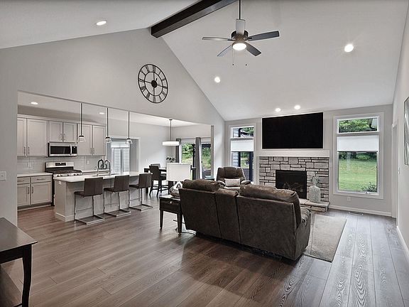 5th image of 15332 Annabelle Pl