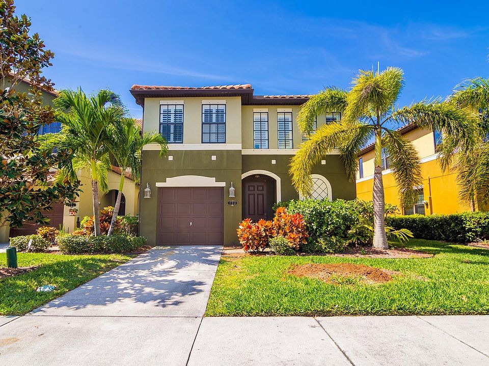 1st image of 700 Ventura Dr #700