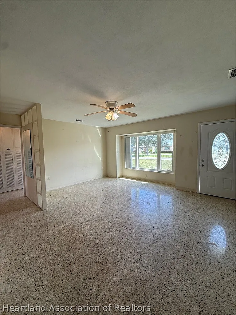 2 bed, 1.5 bath, 850 sqft, $1,400 — Photo 3