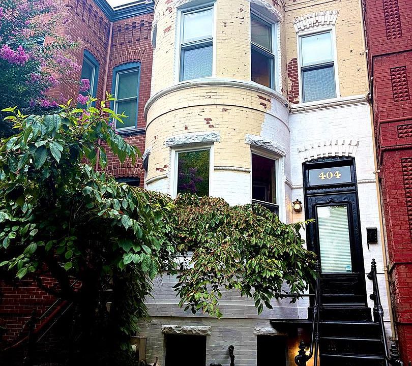 1st image of 404 9th St NE
