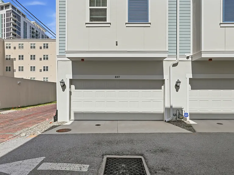 837 Burlington Ave N — Photo 31