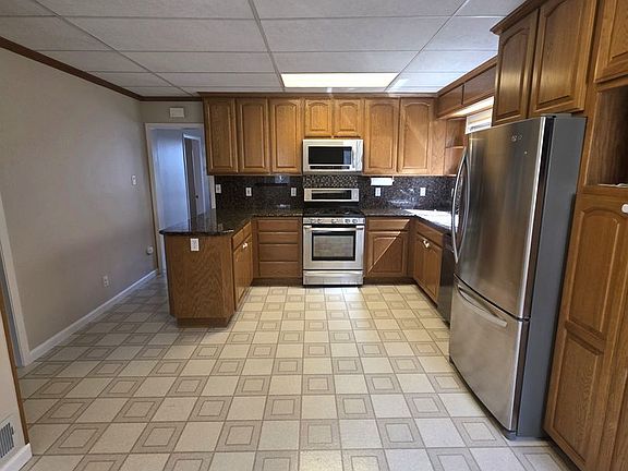 5th image of 625 Winslow St
