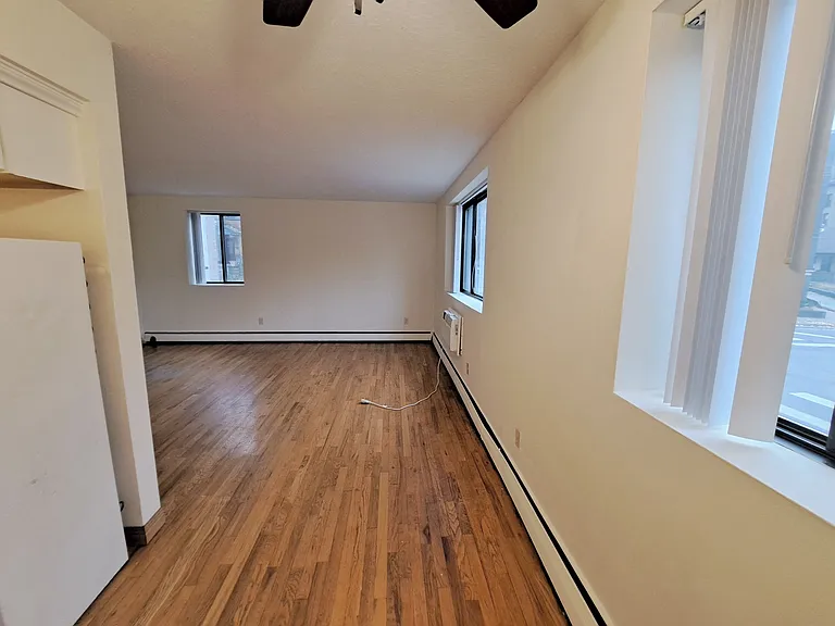 214 Place Apartments — Photo 32