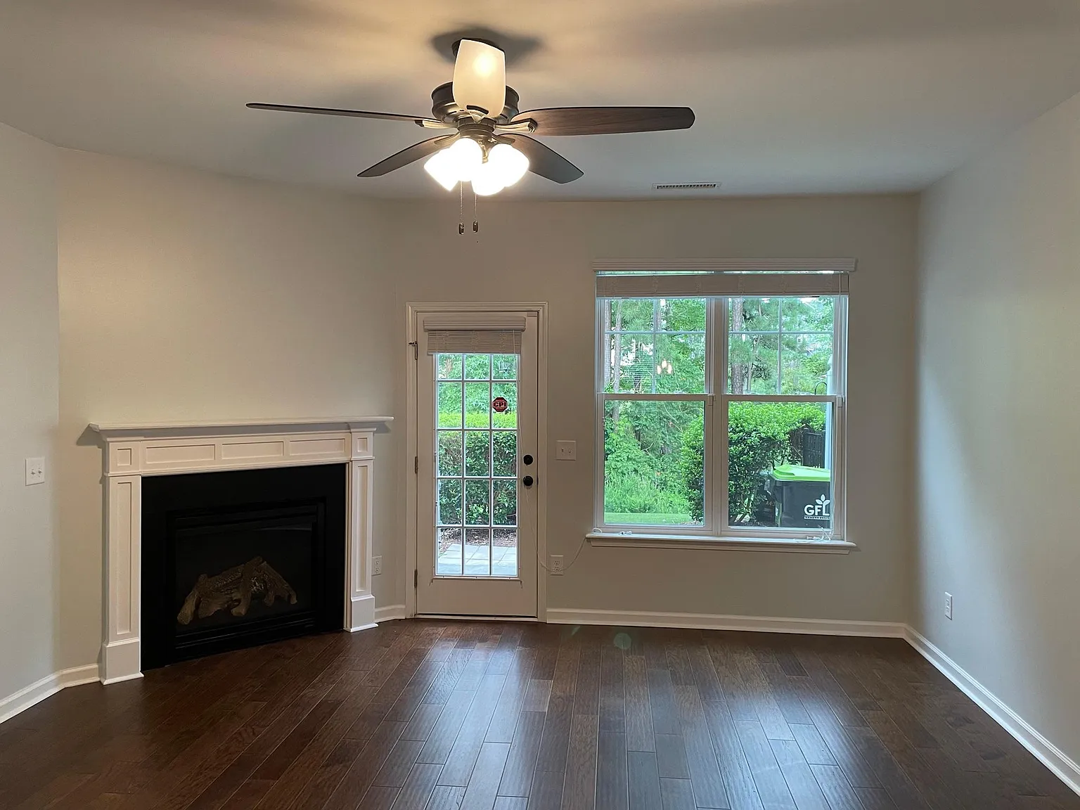 2 bed, 2.5 bath, 1247 sqft, $1,700 — Photo 2