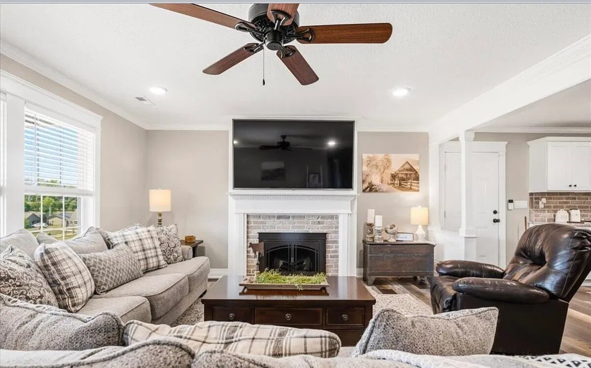 3 bed, 1564 sqft, $2,430 — Photo 3