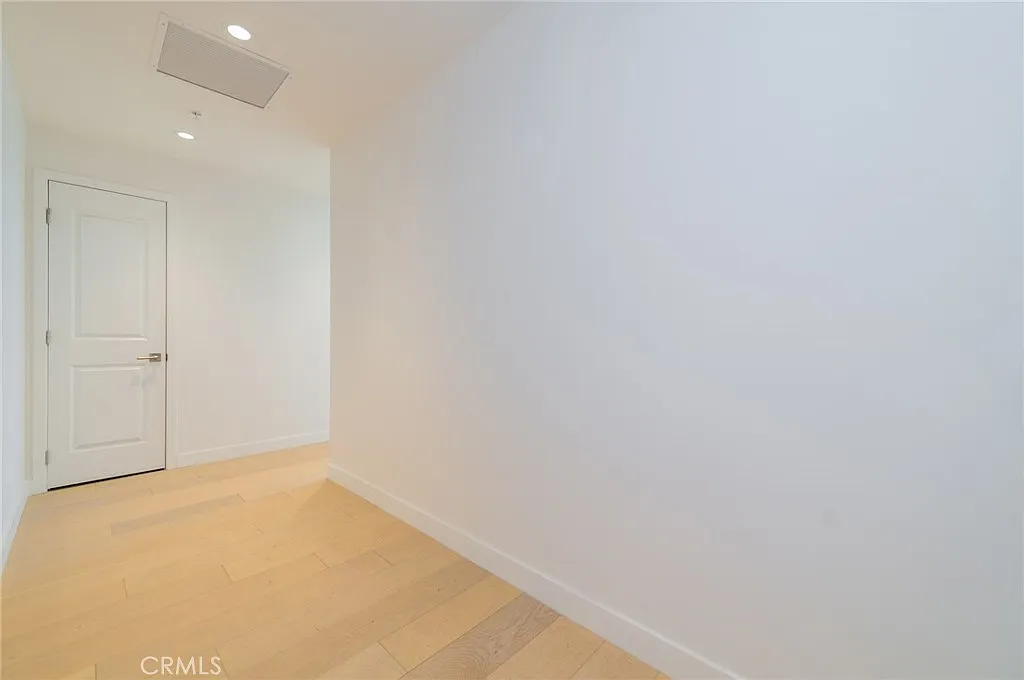 2 bed, 928 sqft, $3,850 — Photo 2