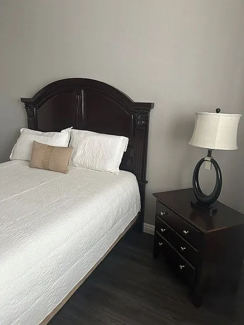 3 bed, 2350 sqft, $975 — Photo 3