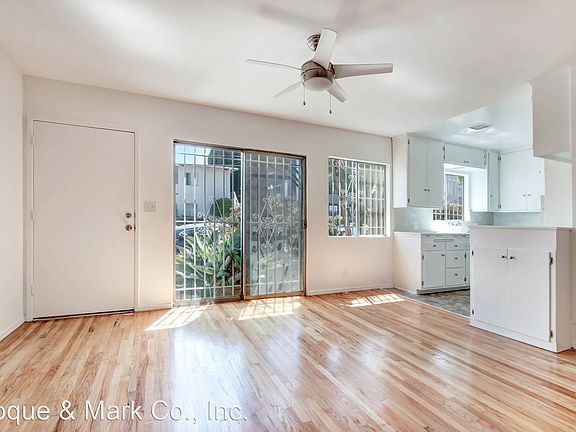 2nd image of 978 S Barrington Ave APT 2