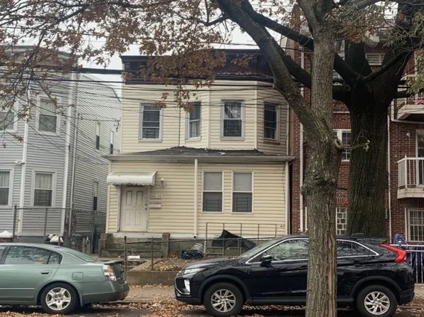 10610 34th Ave, Corona, NY 11368