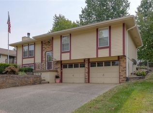 10423 N Cherry Dr, Kansas City, MO 64155