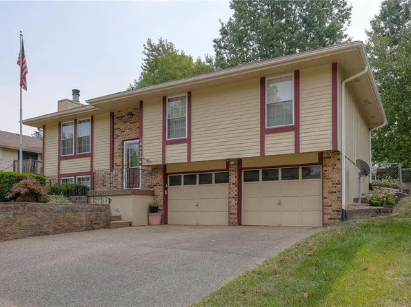 10423 N Cherry Dr, Kansas City, MO 64155