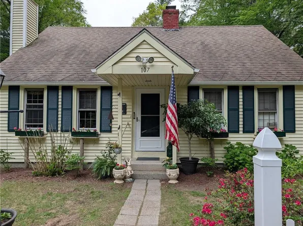 107 Foster Center Rd, Foster, RI 02825