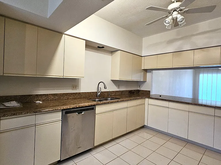 6025 Chardonnay Ln #1-102 — Photo 7