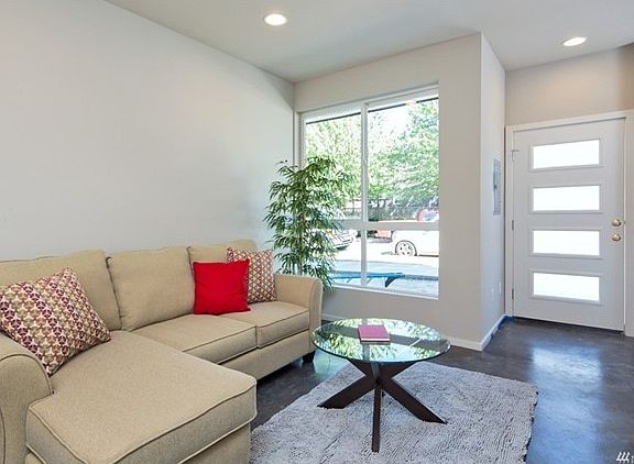 3rd image of 2107 E Alder St #2107