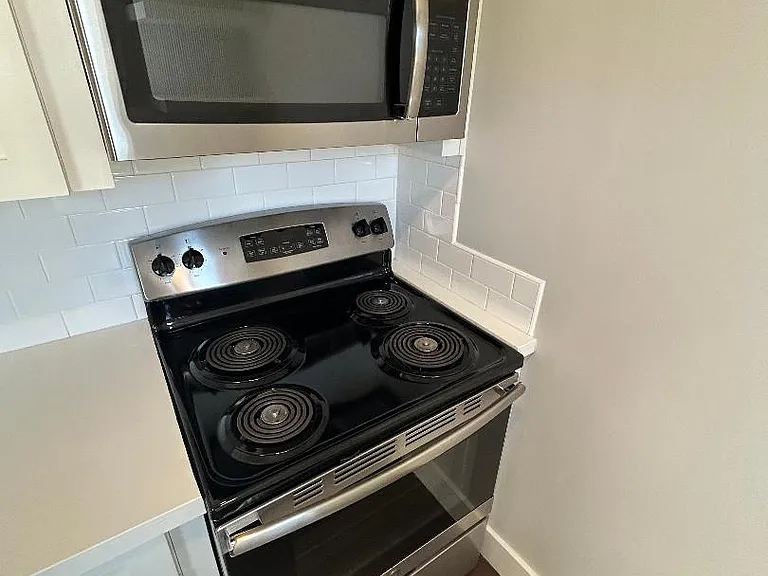 2704 S St — Photo 10