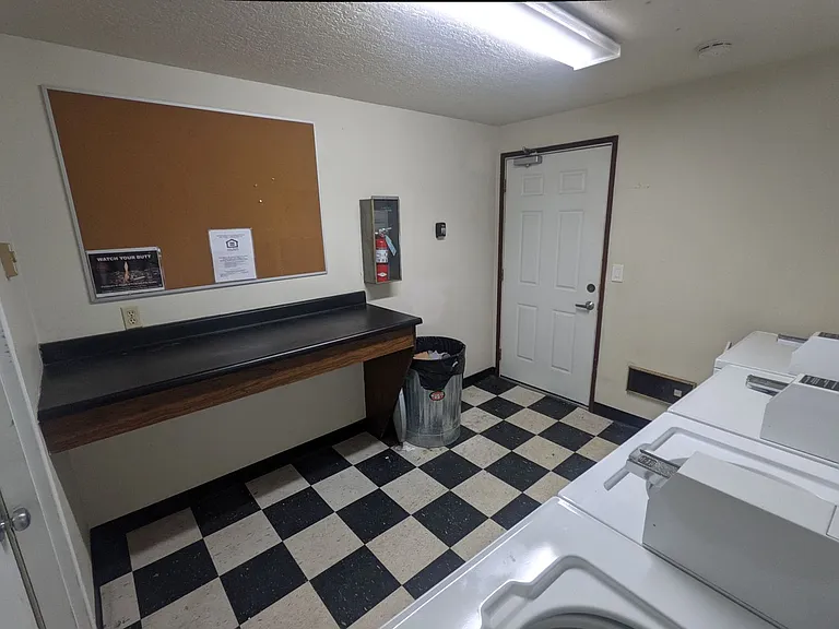 4102-4128 SE Cesar E Chavez Blvd — Photo 26