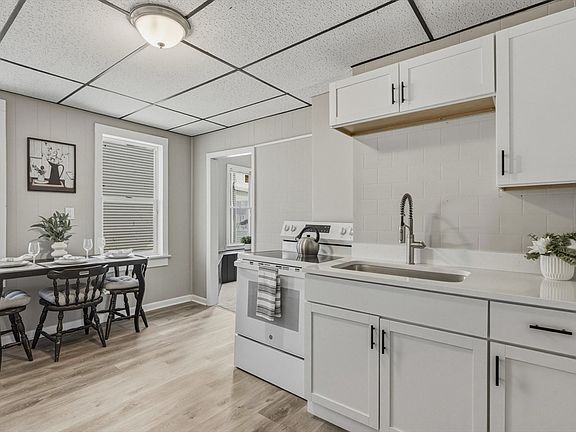 3rd image of 207-209 White St
