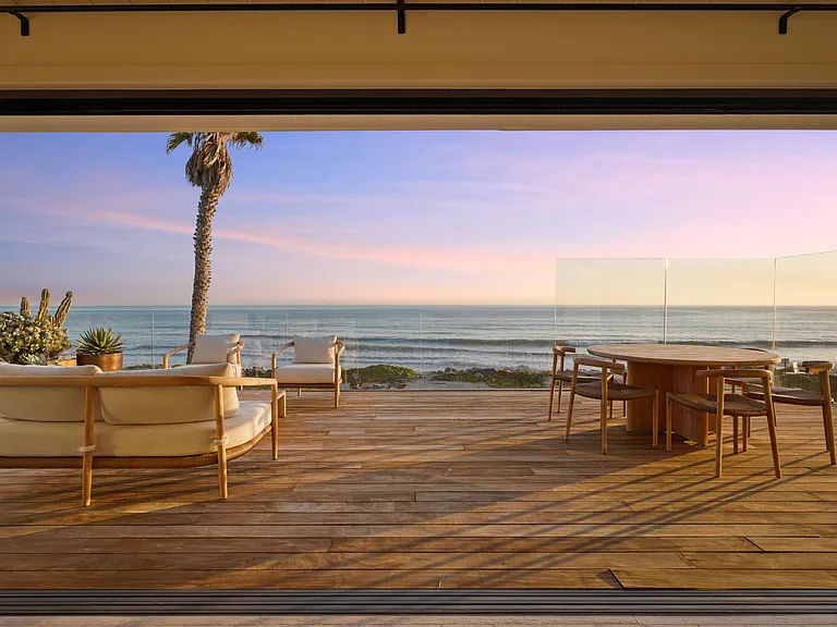 Coastal beauty meets cozy luxury_experience it for yourself.